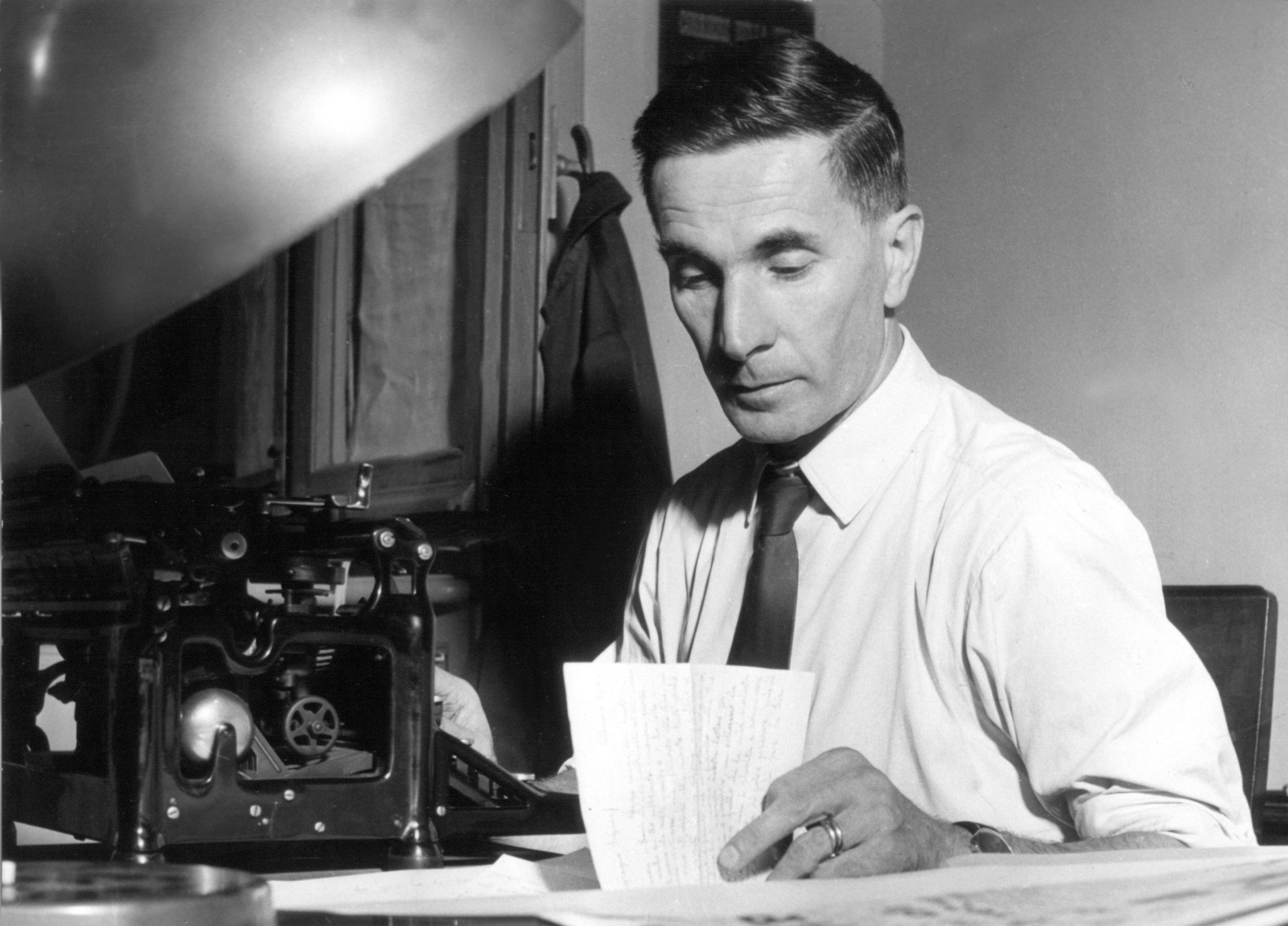 Buzzati: «La vita è un deserto affollato» Buzzati: «La vita è un deserto affollato»