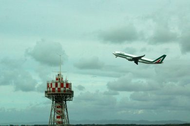 Reti 5G: soltanto rinviato il duello tra compagnie aeree e telefoniche