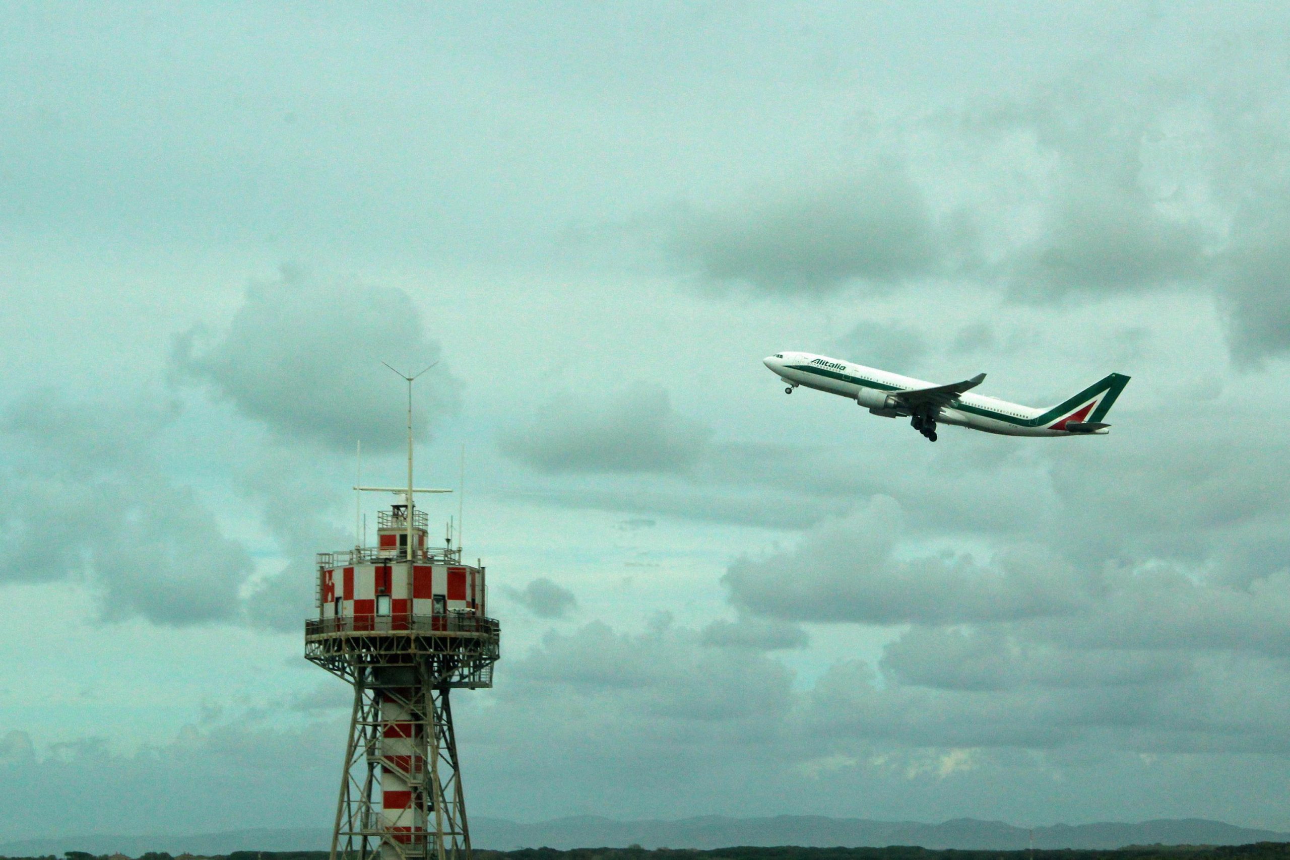 Reti 5G: soltanto rinviato il duello tra compagnie aeree e telefoniche Reti 5G: soltanto rinviato il duello tra compagnie aeree e telefoniche