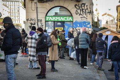 Tamponi e mascherine FFP2 affari e problemi per le farmacie