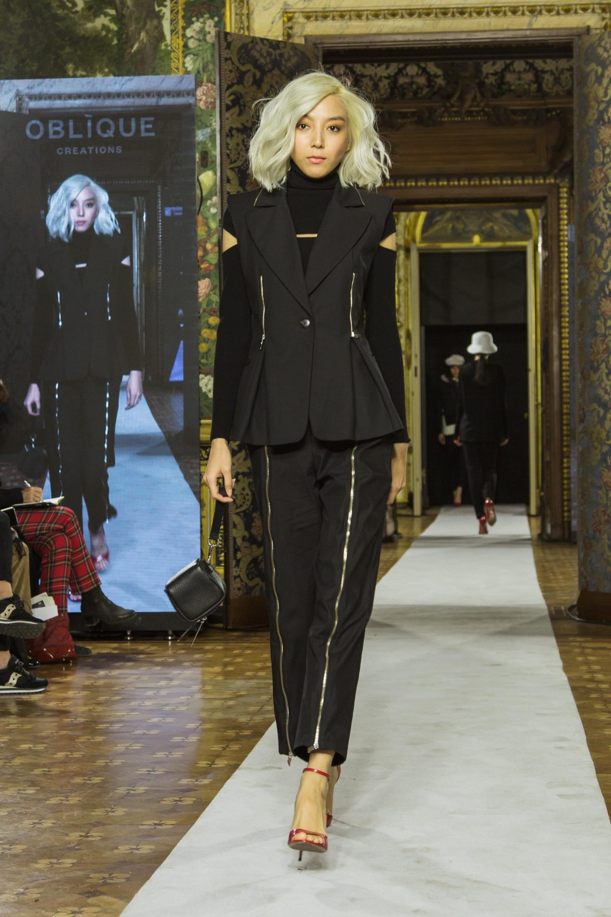 Galleria foto 'Tecnologia, lusso moderno e il silenzio comunicatore di Giorgio Armani' - foto 12