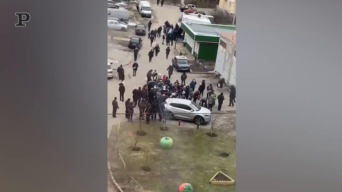 Galleria foto 'Kharkov, un razzo inesploso in strada | Video' - foto 2