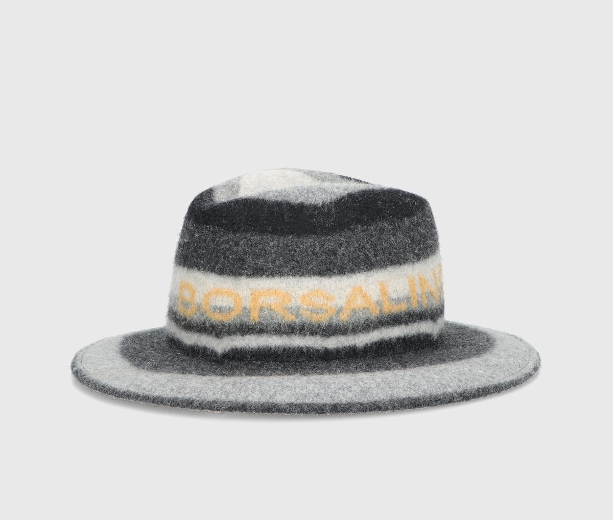 Galleria foto 'La moda insegna a infrangere le regole (con stile)' - foto 24