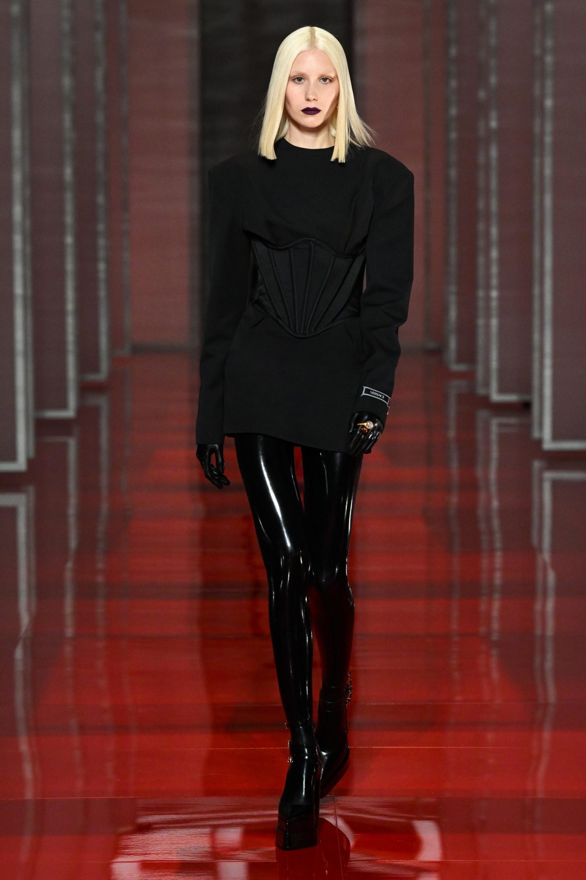 Galleria foto 'Subculture giovani e nightlife urbana in contaminazione con la tradizione sartoriale' - foto 36