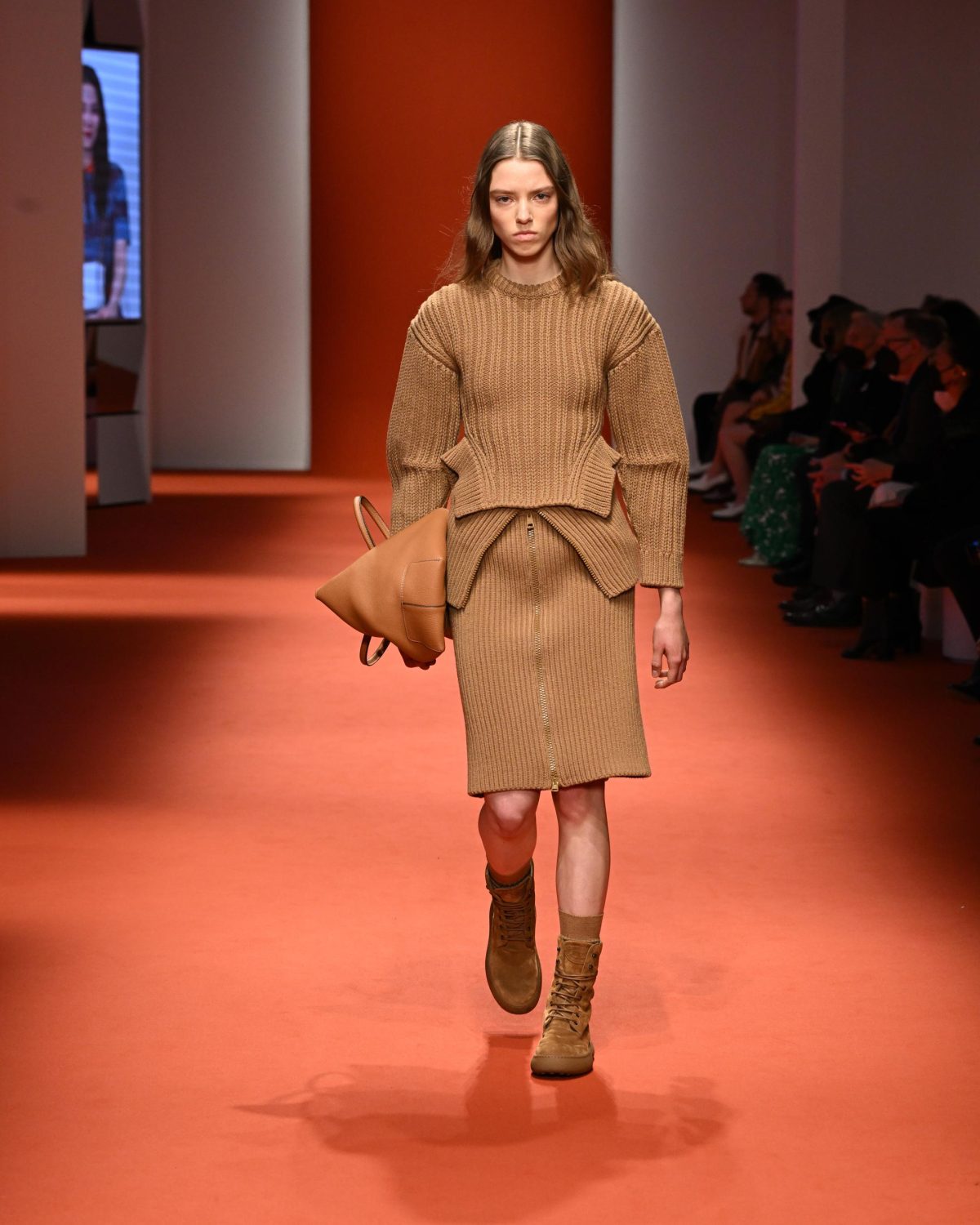 Galleria foto 'Subculture giovani e nightlife urbana in contaminazione con la tradizione sartoriale' - foto 8