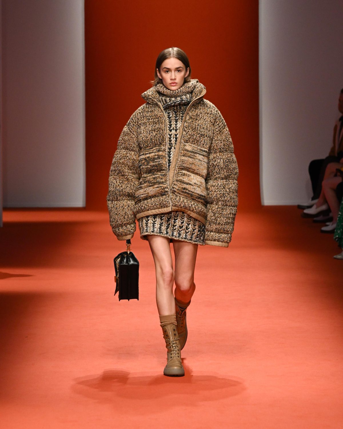 Galleria foto 'Subculture giovani e nightlife urbana in contaminazione con la tradizione sartoriale' - foto 7