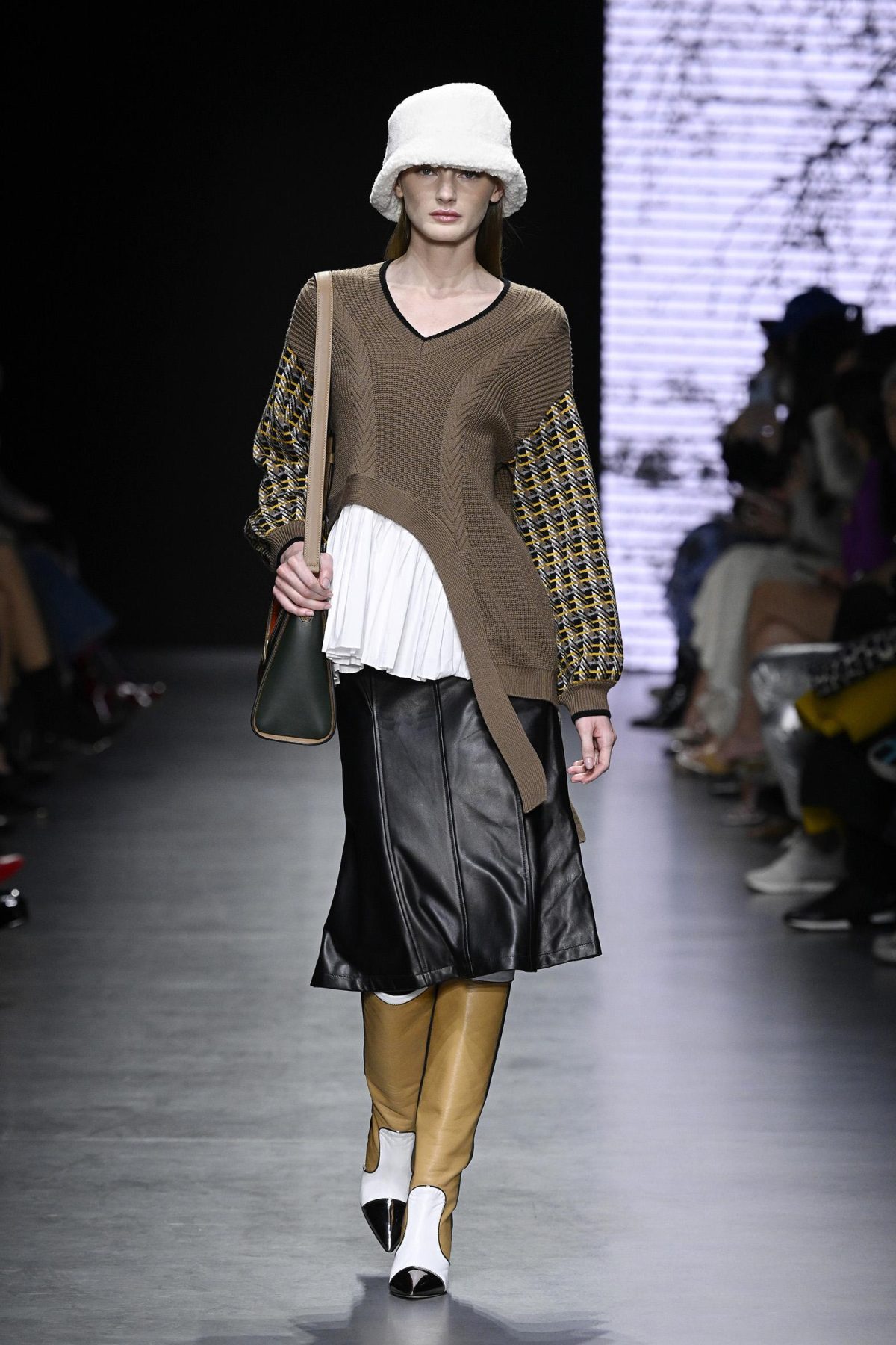 Galleria foto 'Subculture giovani e nightlife urbana in contaminazione con la tradizione sartoriale' - foto 22