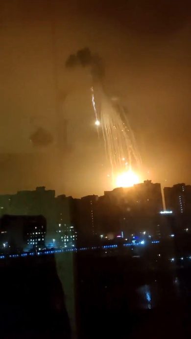 Aereo abbattuto nei cieli di Kiev | video