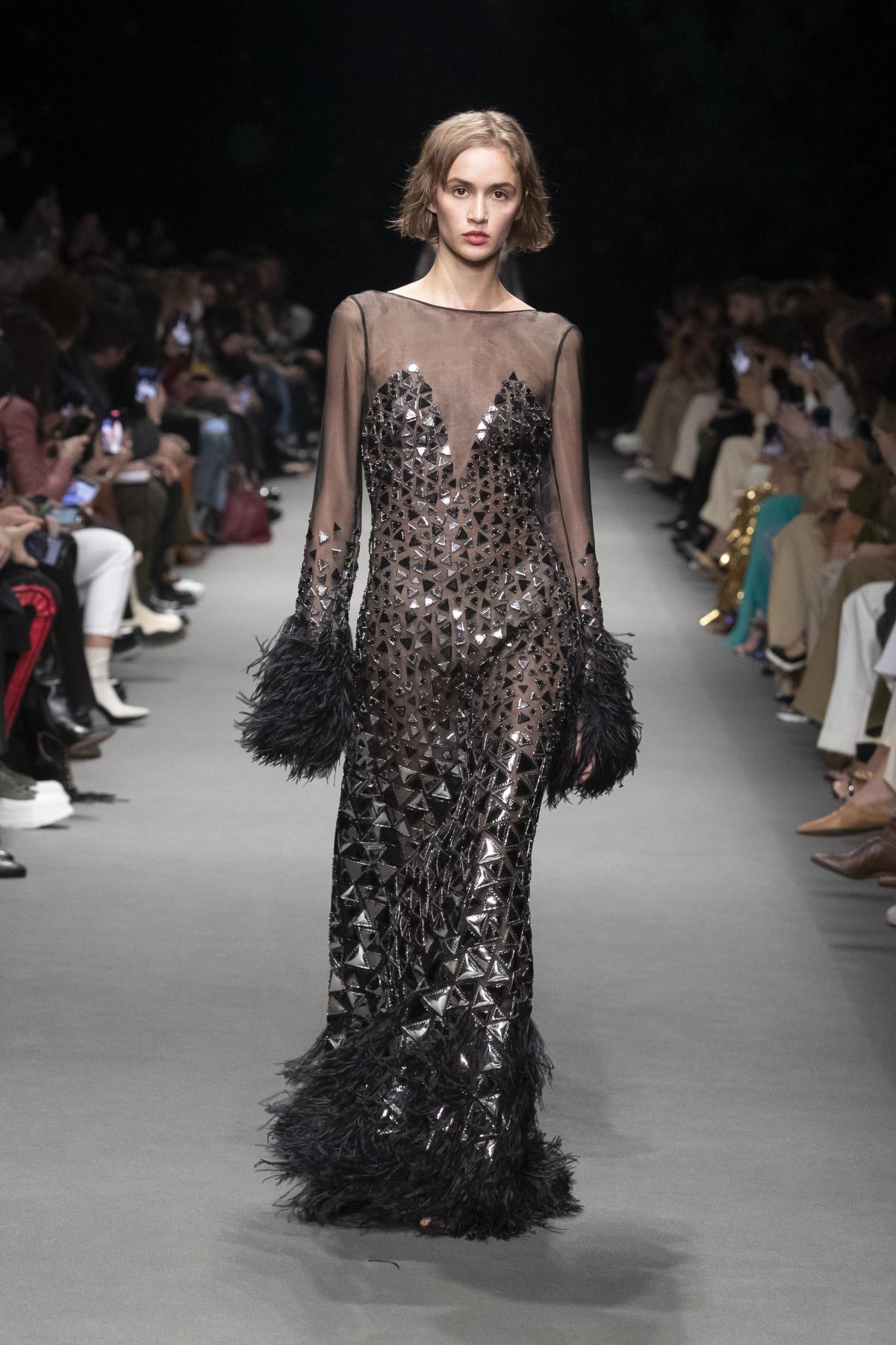 Galleria foto 'Artigianalità couture sensuale oppure grintosa, fra i debutti e i primi trend di Milano Moda Donna' - foto 44