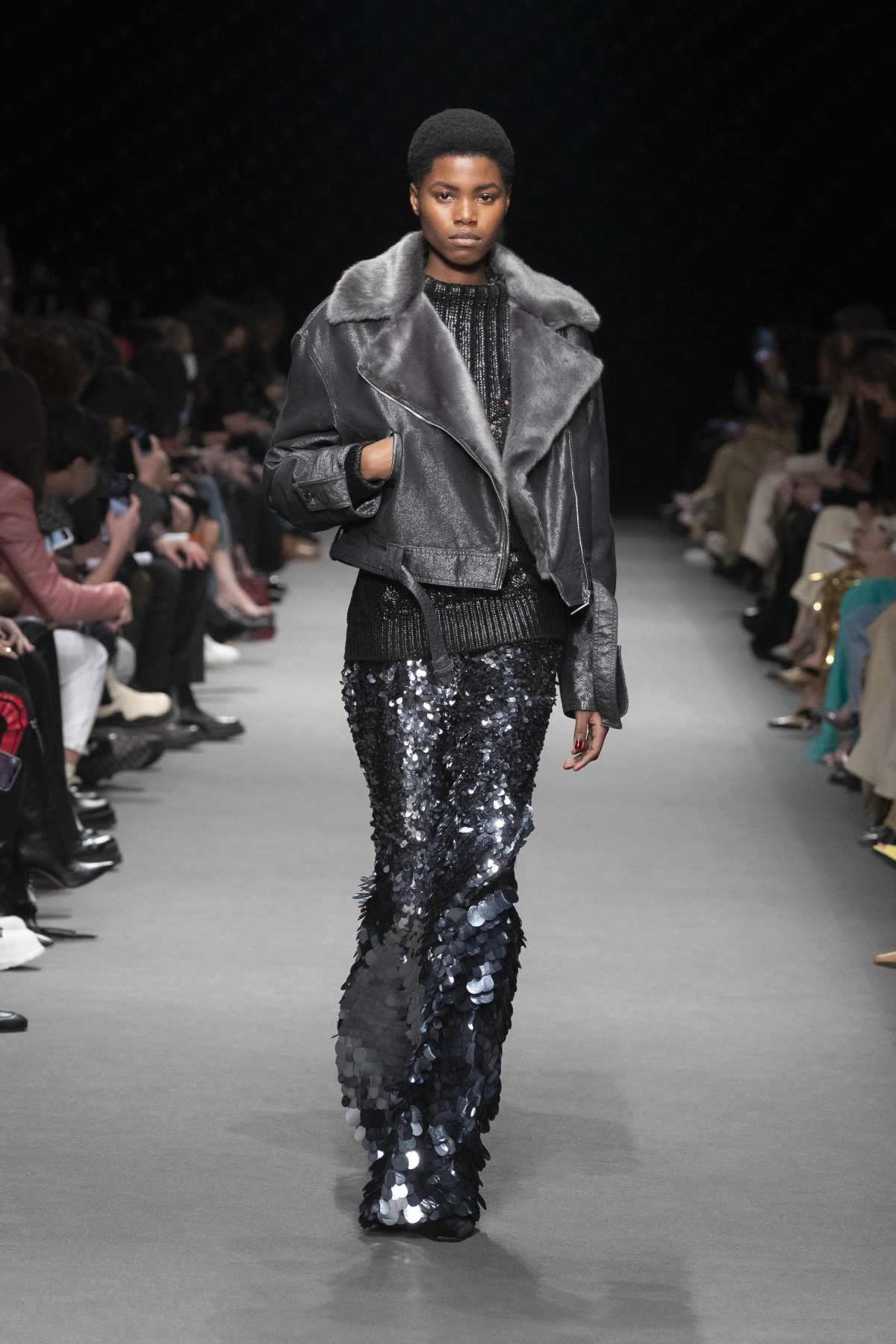 Galleria foto 'Artigianalità couture sensuale oppure grintosa, fra i debutti e i primi trend di Milano Moda Donna' - foto 42