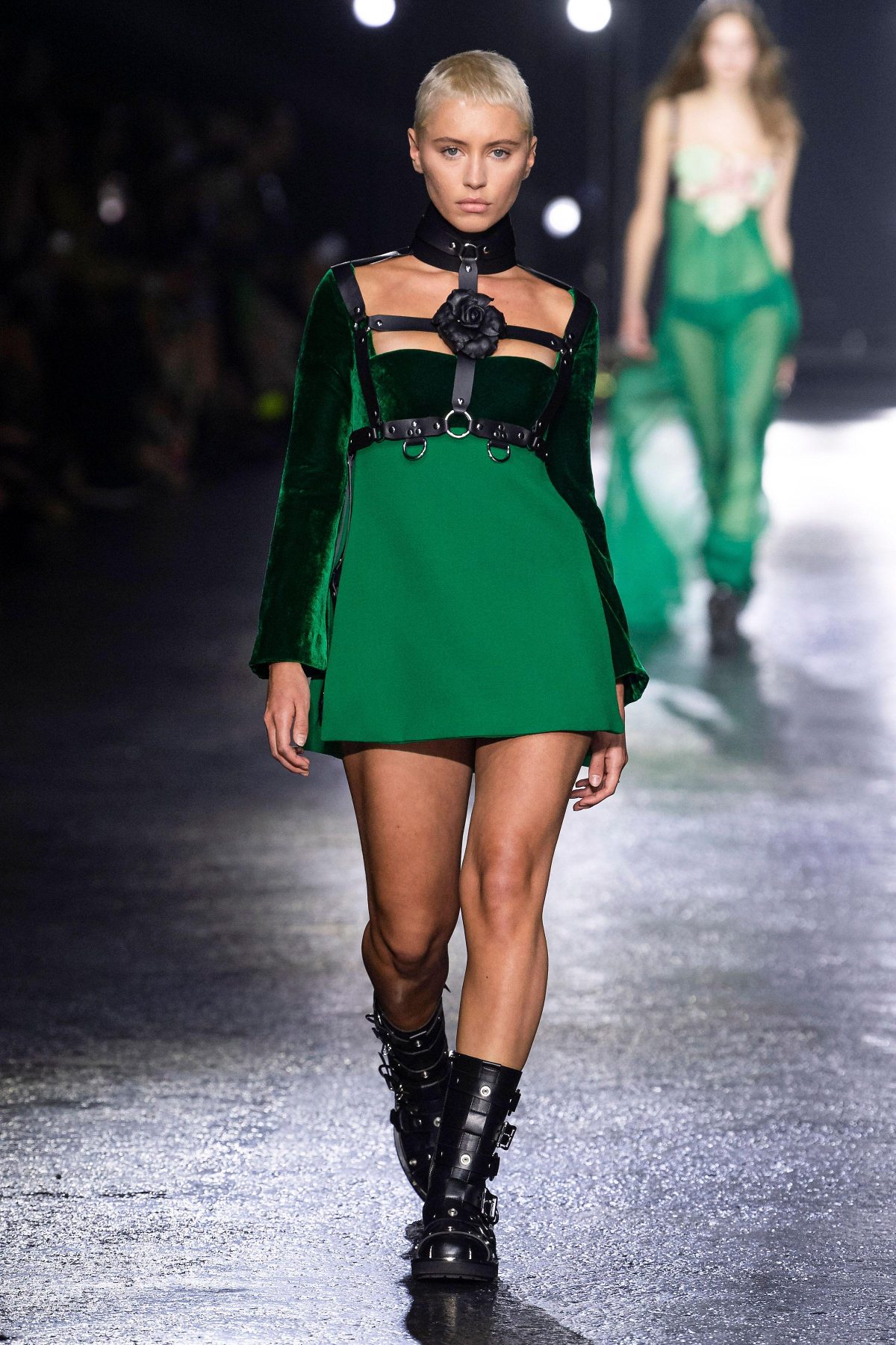 Galleria foto 'Artigianalità couture sensuale oppure grintosa, fra i debutti e i primi trend di Milano Moda Donna' - foto 18