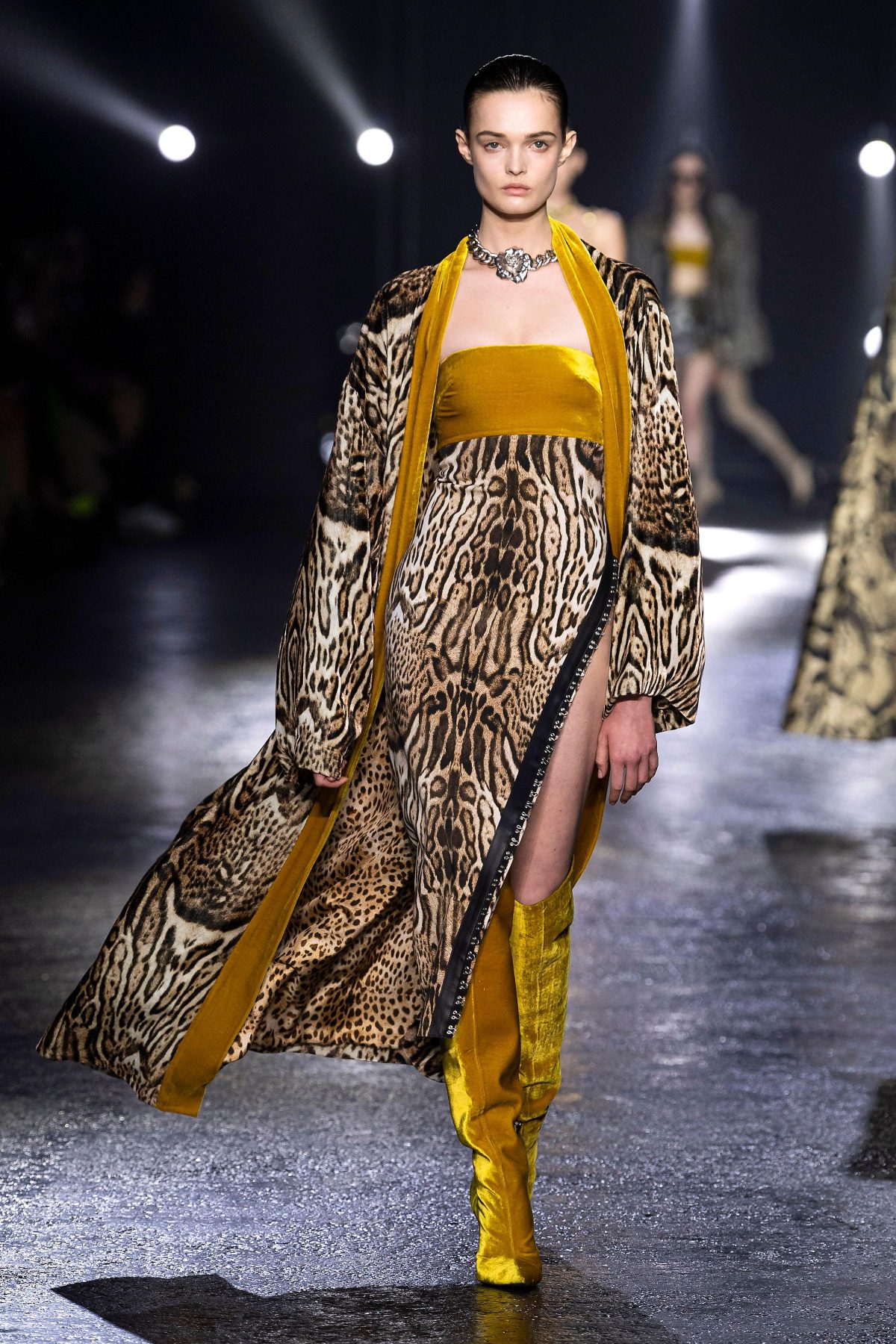 Galleria foto 'Artigianalità couture sensuale oppure grintosa, fra i debutti e i primi trend di Milano Moda Donna' - foto 15