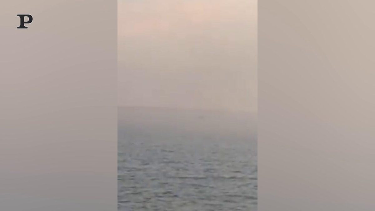 Galleria foto 'Ucraina, il momento in cui il missile colpisce l’aeroporto di Frankivsk | Video' - foto 4