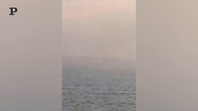 Ucraina, in fiamme la base navale di Odessa | Video