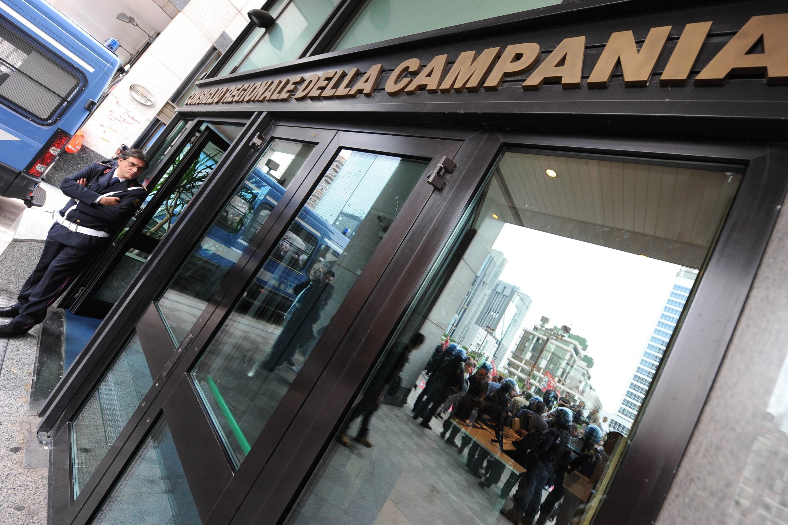 Le spese da record per l’energia della Regione Campania Le spese da record per l’energia della Regione Campania