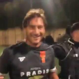 Totti smentisce le voci sulla crisi con Ilary Blasi | Video Totti smentisce le voci sulla crisi con Ilary Blasi | Video