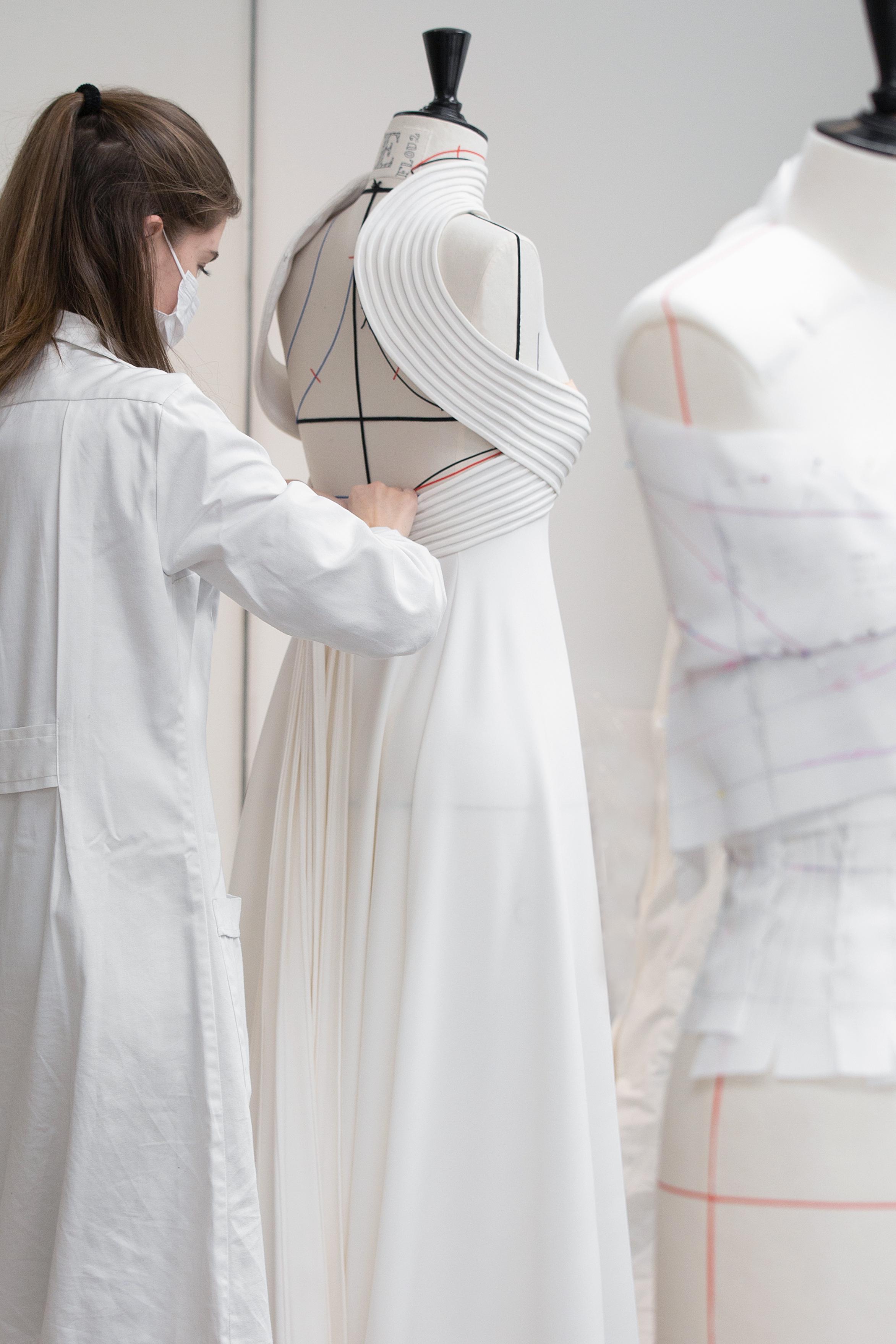 Artigiani di moda: Dior Haute Couture Artigiani di moda: Dior Haute Couture