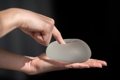 Sessant’anni di seni in silicone