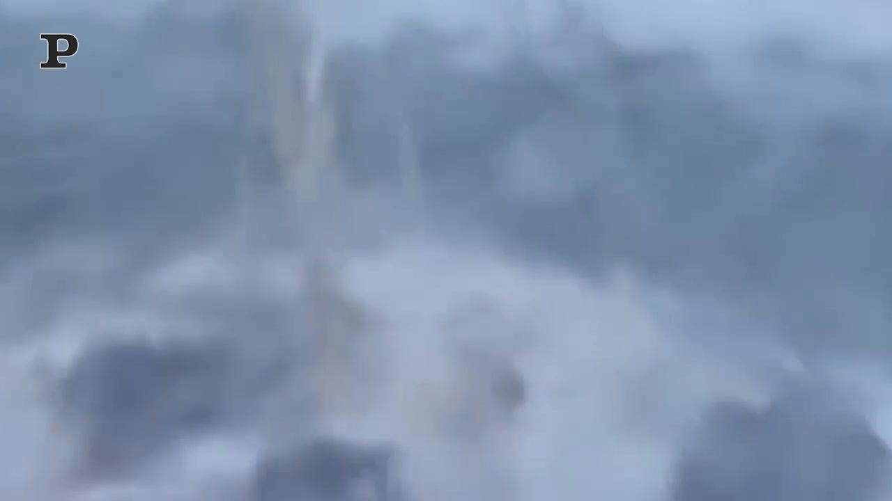 La tempesta Eunice si abbatte su Londra: venti da record a 200 km/h| Video