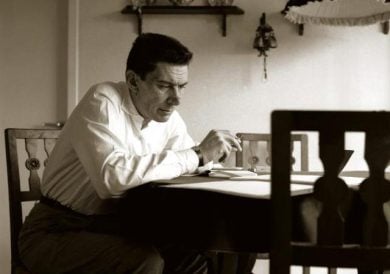 Cento anni di Beppe Fenoglio, tra fucile e macchina da scrivere