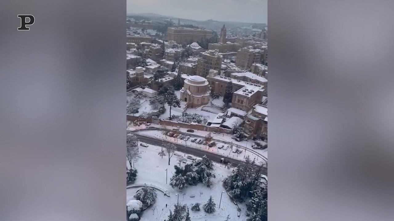 Tempesta ad Amburgo, l’onda distrugge il vetro di un traghetto: paura tra i passeggeri | Video Tempesta ad Amburgo, l’onda distrugge il vetro di un traghetto: paura tra i passeggeri | Video