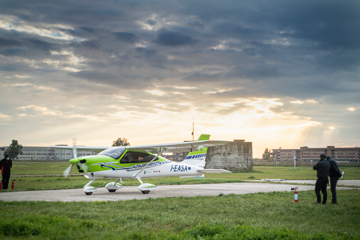 Galleria foto 'Con benzina verde e batterie, vola il primo aereo ibrido italiano a quattro posti' - foto 3
