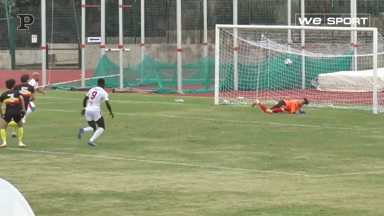 La sfuriata dell’allenatore dell’Olbia calcio negli spogliatoi dopo la sconfitta | Video