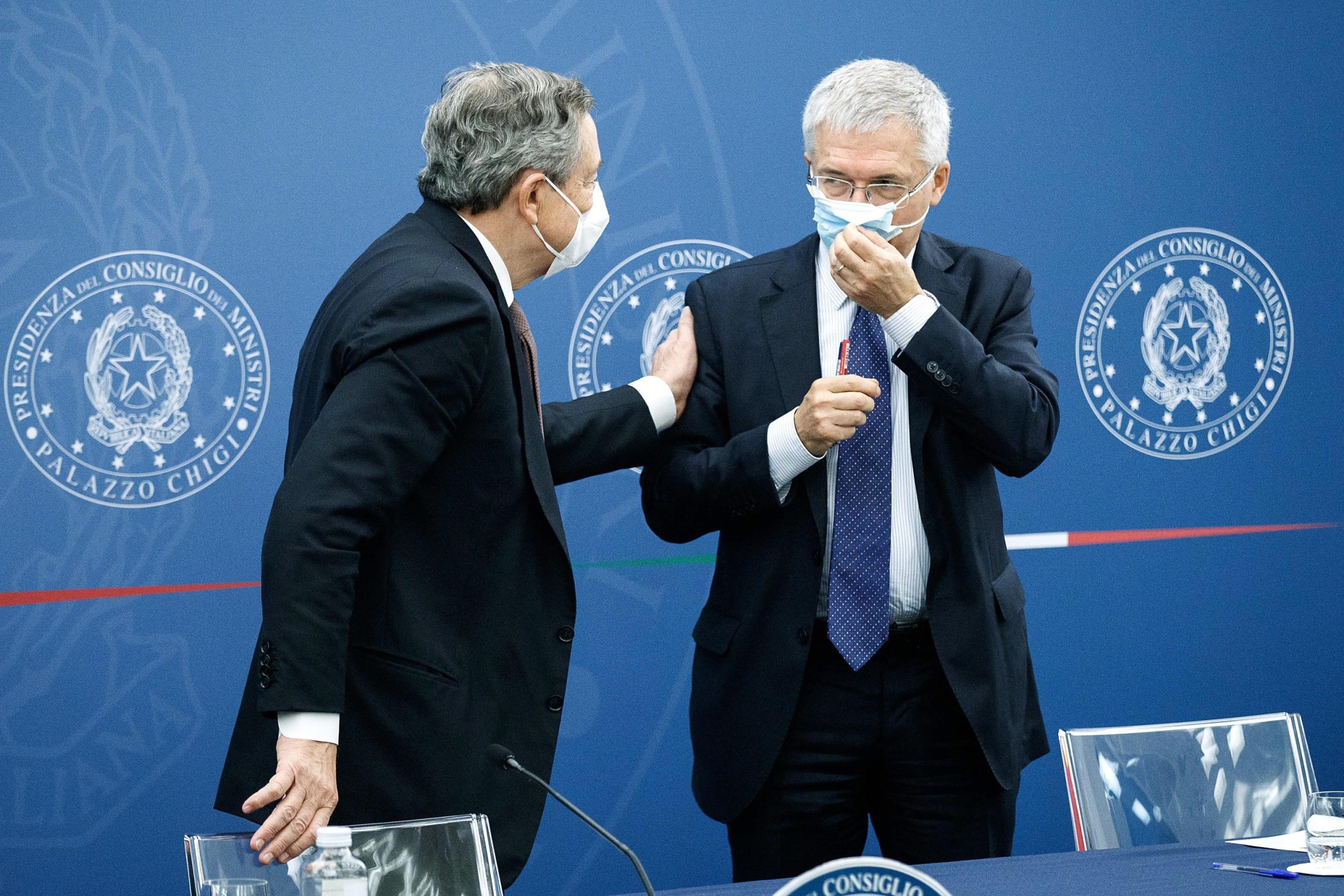 Caro bollette, crescita, futuro di Ita. Draghi vuole riportare l’economia in cima all’agenda di governo Caro bollette, crescita, futuro di Ita. Draghi vuole riportare l’economia in cima all’agenda di governo