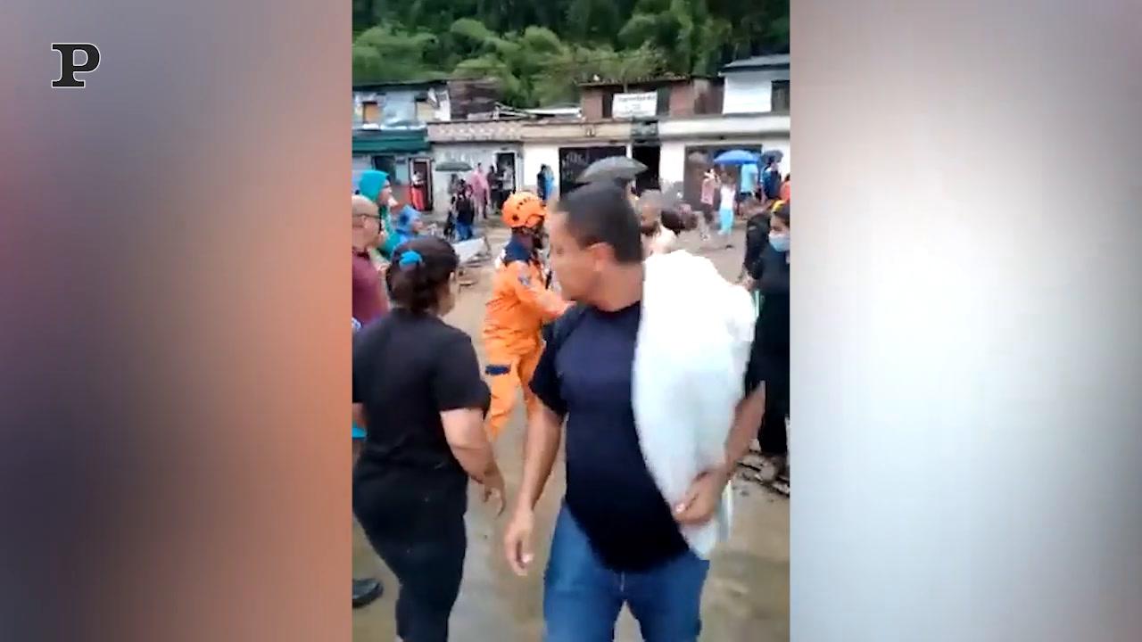 USA, l’esercitazione sul lago ghiacciato si trasforma in un drammatico incidente | Video USA, l’esercitazione sul lago ghiacciato si trasforma in un drammatico incidente | Video