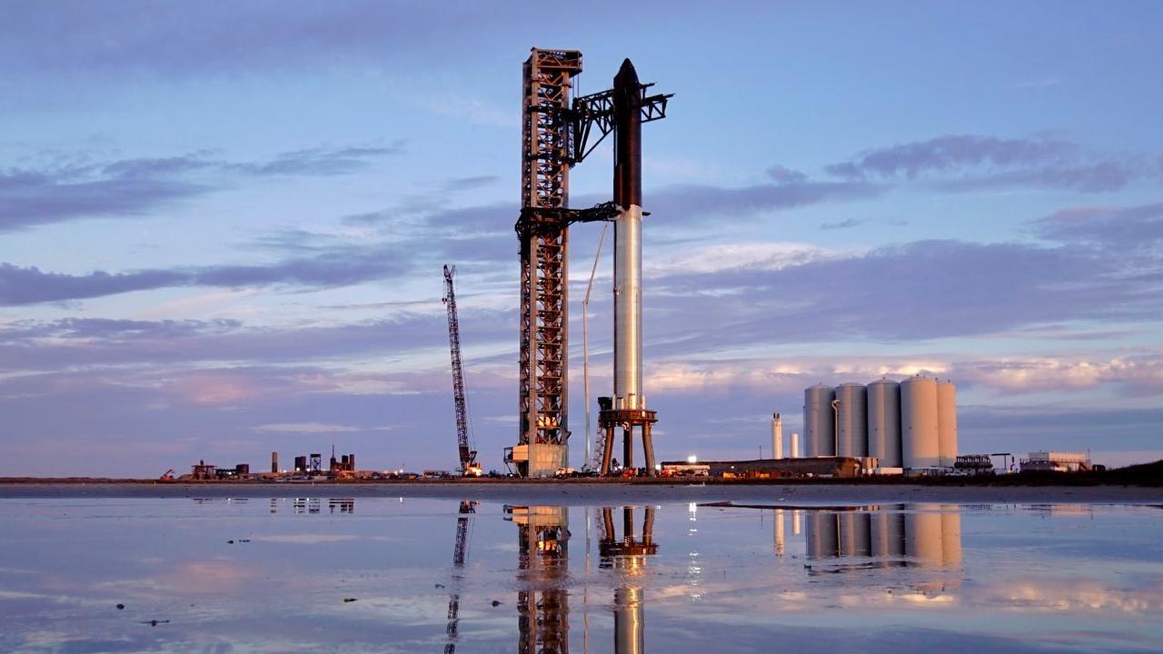 Lanci spaziali cow-cost, l’idea di Elon Musk per tornare prima sulla Luna e arrivare su Marte