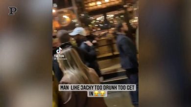Grealish ubriaco in un video, barcolla e non viene fatto entrare in un locale | Video