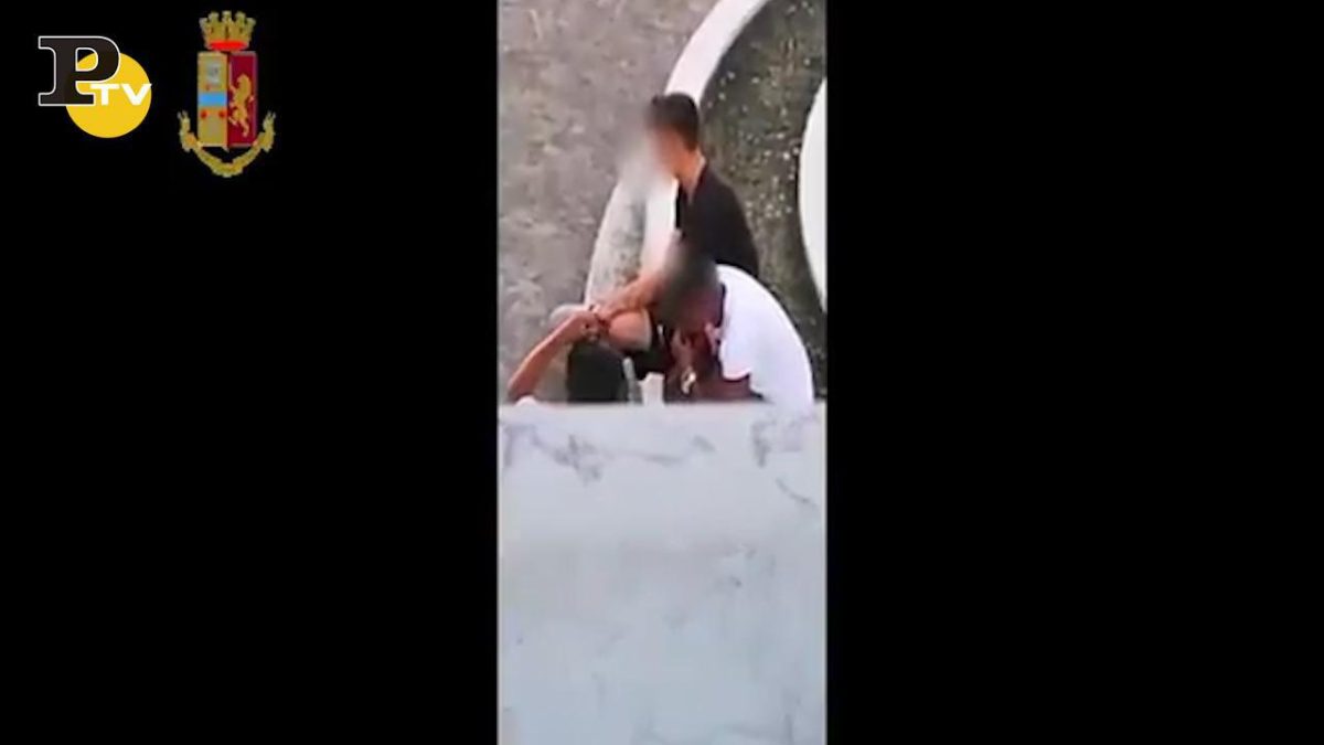 Galleria foto 'I giocatori del Pordenone si lanciano in una versione “umana” del curling | Video' - foto 2