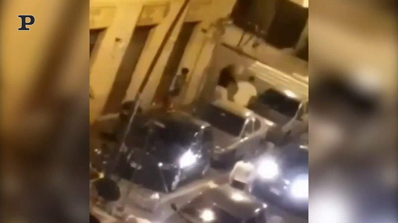 Maxi-rissa in un bar dopo Inter-Milan: volano sedie e pugni | Video