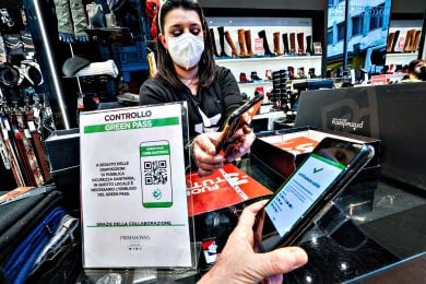 Il Governo toglie qualche restrizione ma la Lega sulla Dad non vota