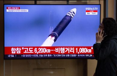 Il missile lanciato da Kim Jong-Un è giocare con il fuoco
