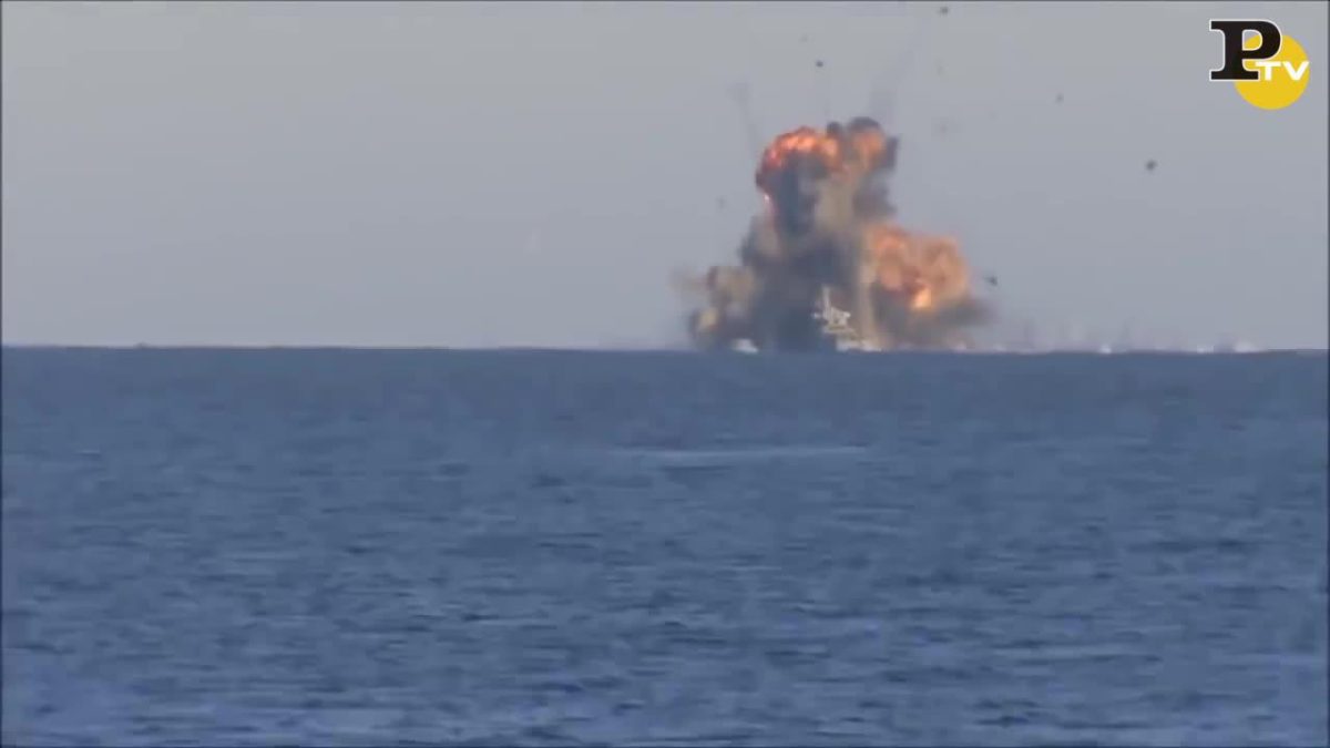 Galleria foto 'Arabia Saudita, attentato alla raffineria di Jeddah | Video' - foto 2