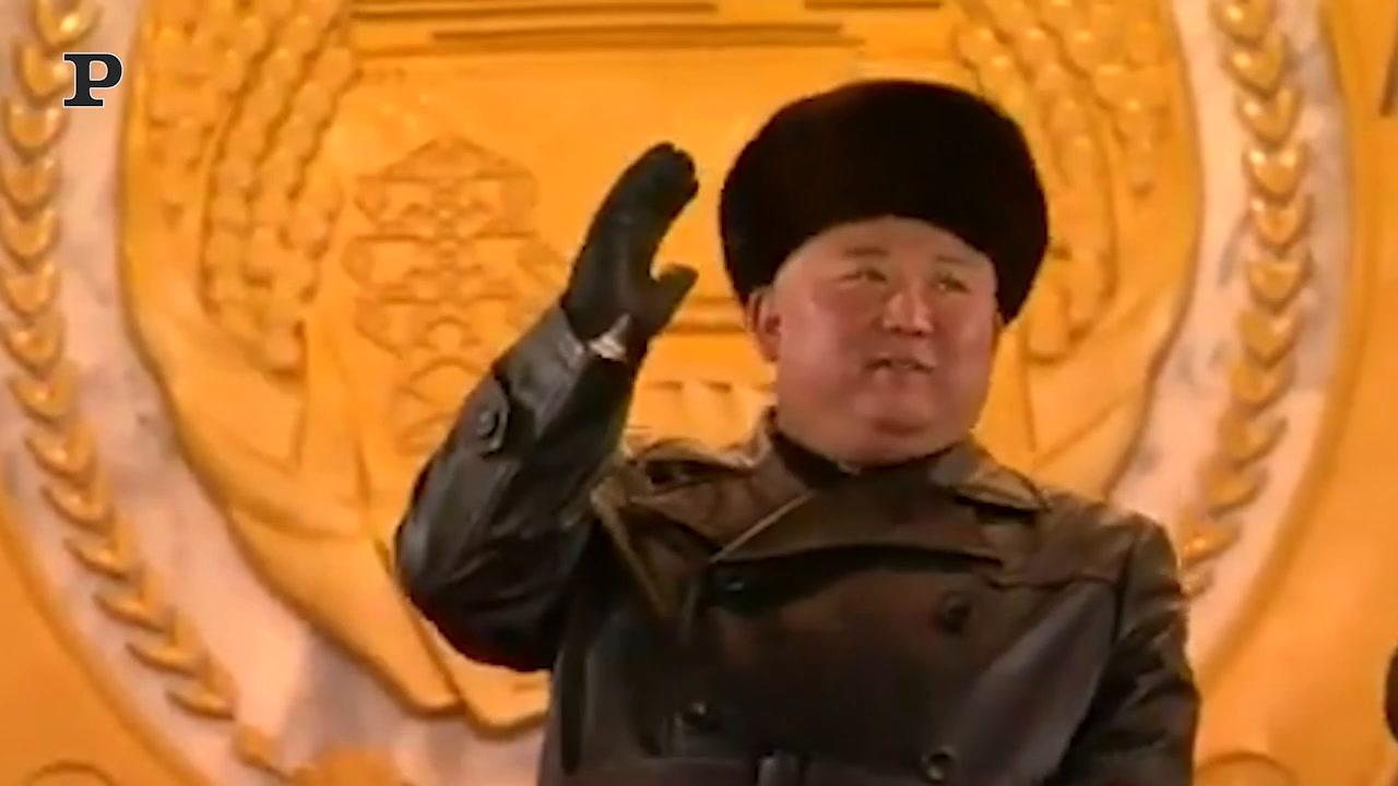 Kim Jong-Un lancia un missile intercontinentale: la clip della tv di stato | Video Kim Jong-Un lancia un missile intercontinentale: la clip della tv di stato | Video