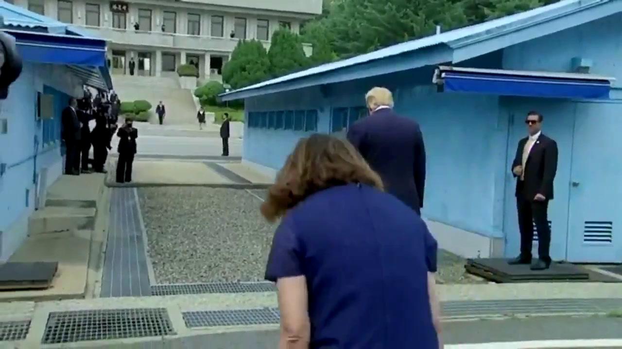 Kim Jong-Un lancia un missile intercontinentale: la clip della tv di stato | Video Kim Jong-Un lancia un missile intercontinentale: la clip della tv di stato | Video