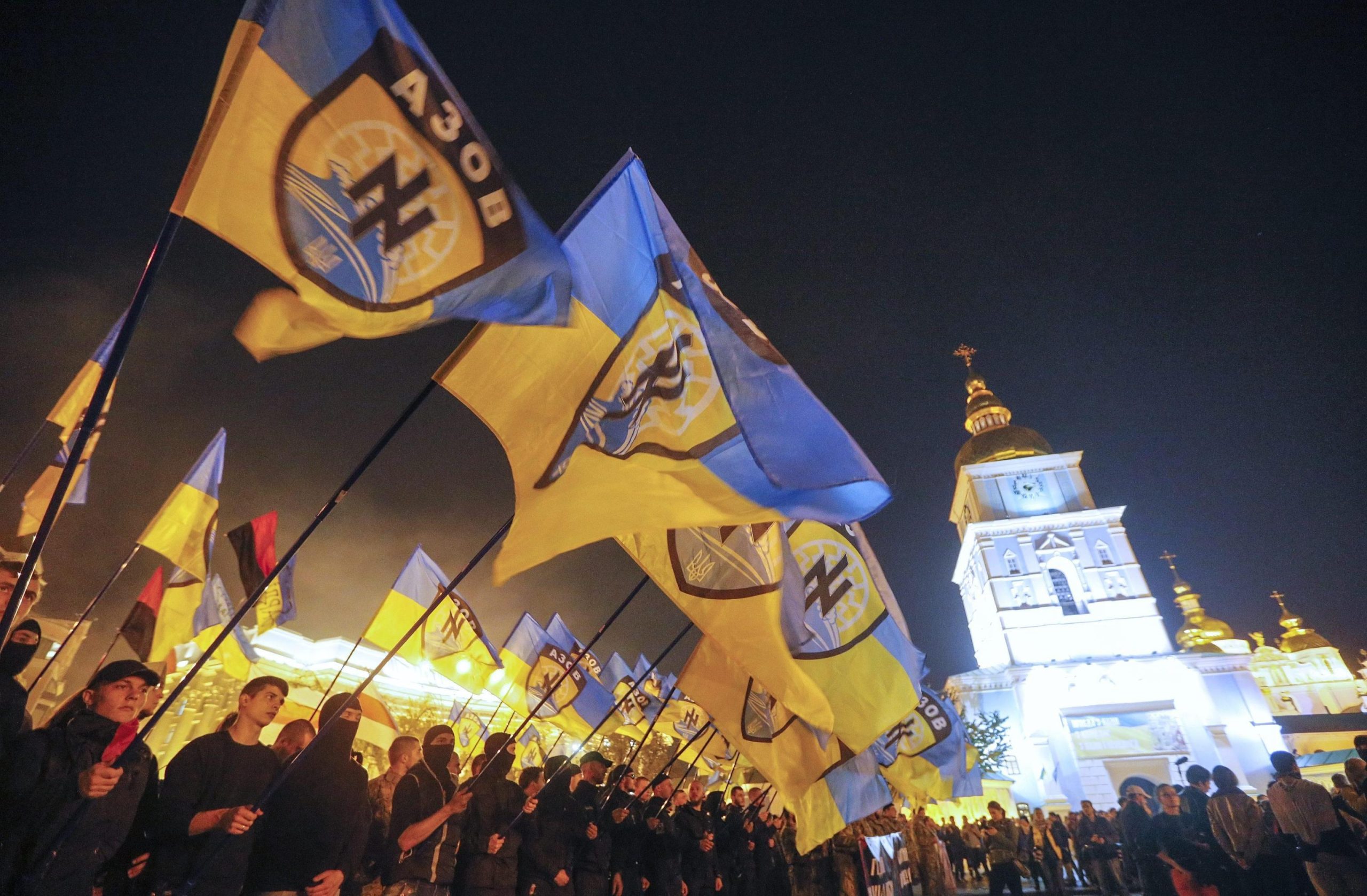Ucraina: il battaglione Azov e i neonazisti che tengono in scacco Zelensky