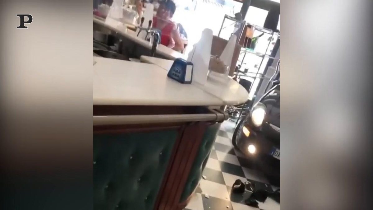 Galleria foto 'Lecco, aereo militare precipita sul monte Legnone | Video' - foto 2