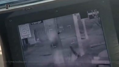 Ucraina, scontro tra carri armati tra le strade di Mariupol | Video