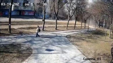 Kiev, bombardamenti nel quartiere residenziale di Kerenivka | Video