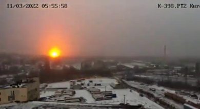 La Russia bombarda con i missili la città di Dnipro | video