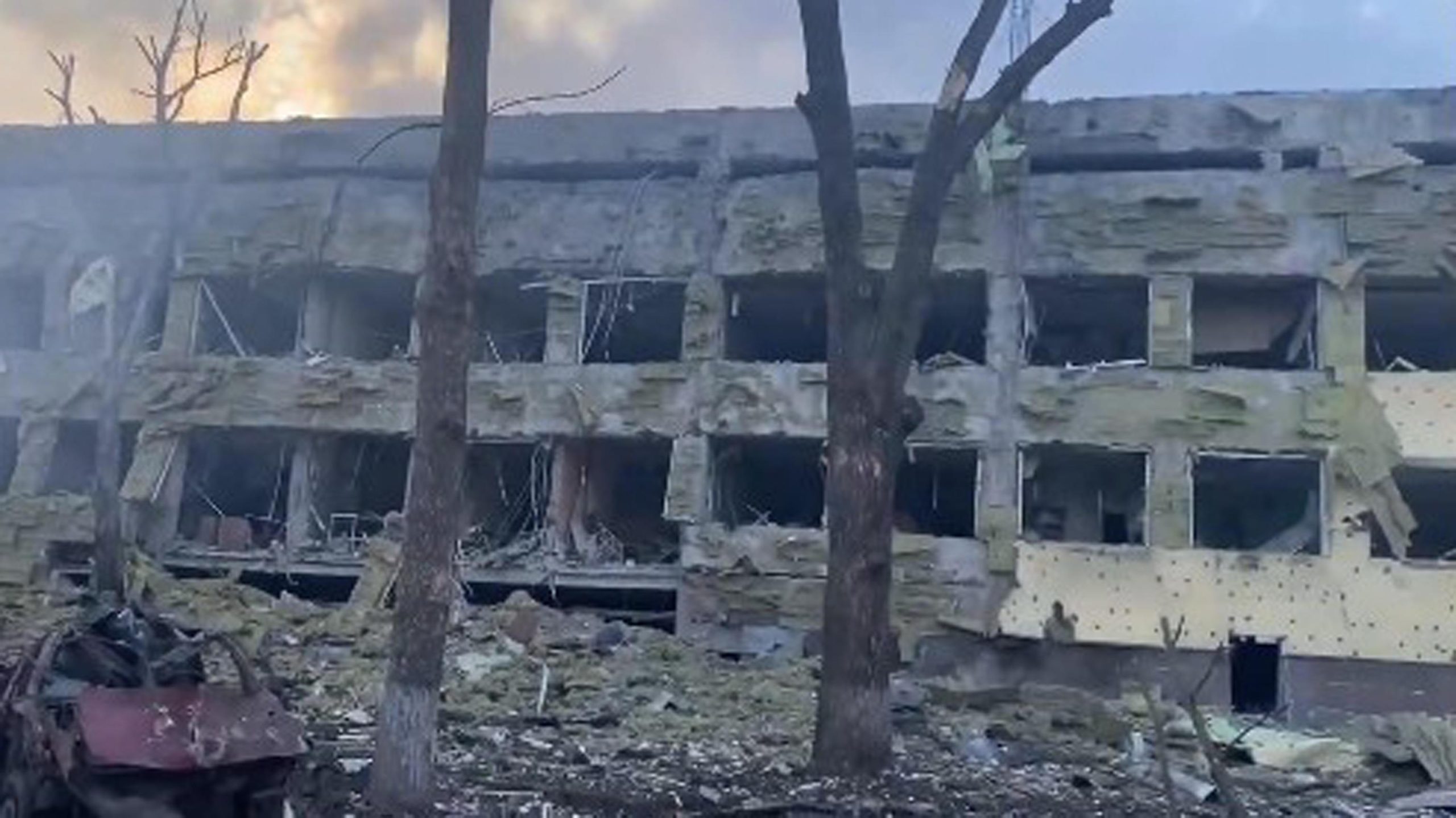 Le bombe sull’ospedale dei bambini a Mariupol sono il punto di non ritorno