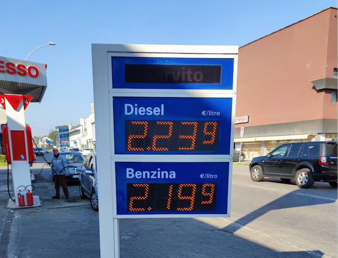 Caro petrolio: il diesel supera la benzina Caro petrolio: il diesel supera la benzina