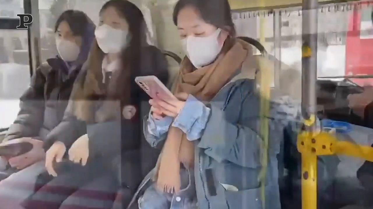 Ucraina, un videomessaggio dalle donne combattenti | Video