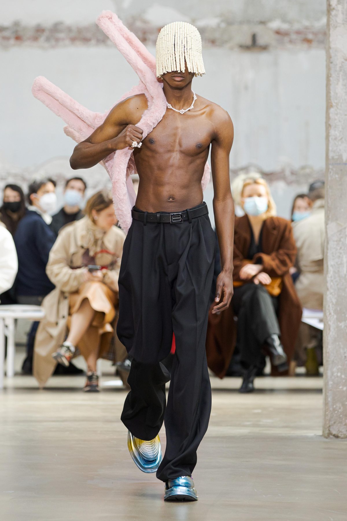 Galleria foto 'La moda a Parigi reimmagina il futuro' - foto 16