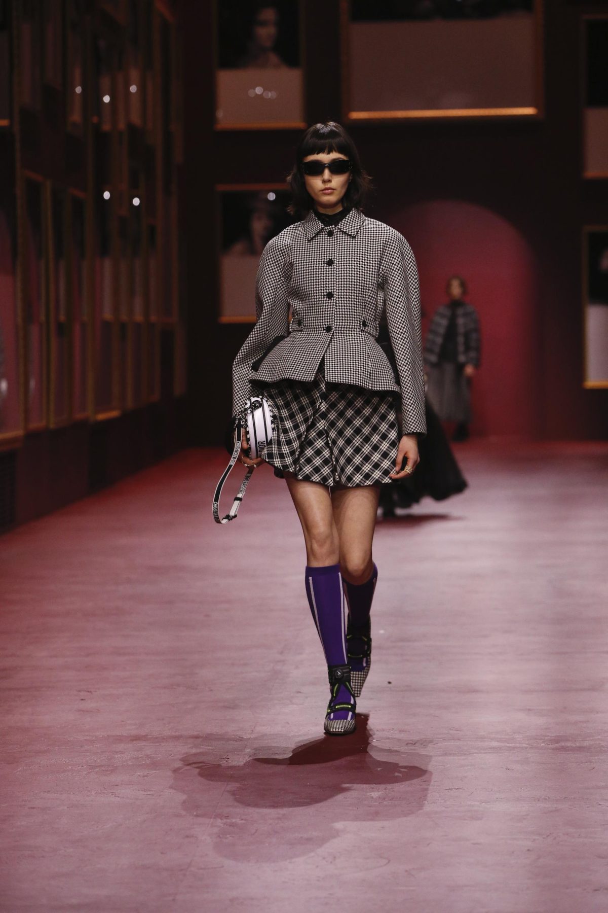 Galleria foto 'La moda a Parigi reimmagina il futuro' - foto 26