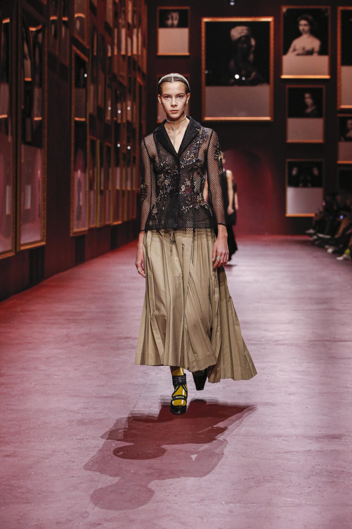 Galleria foto 'La moda a Parigi reimmagina il futuro' - foto 15