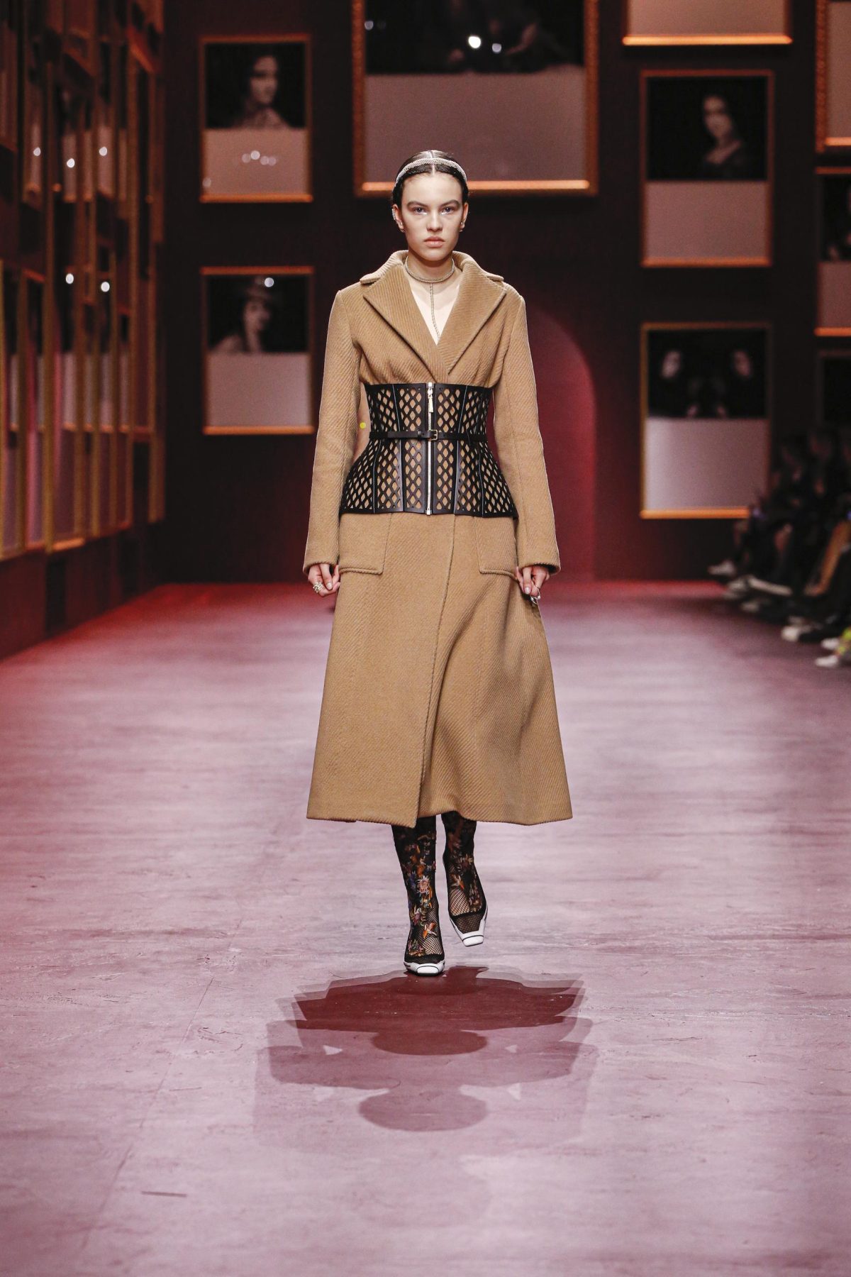 Galleria foto 'La moda a Parigi reimmagina il futuro' - foto 13